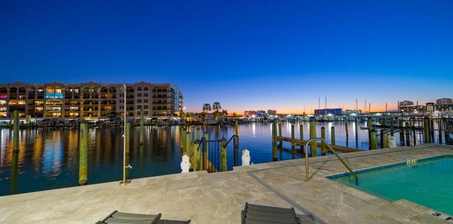Condo in Clearwater, Florida, 3 bedrooms № 2195379