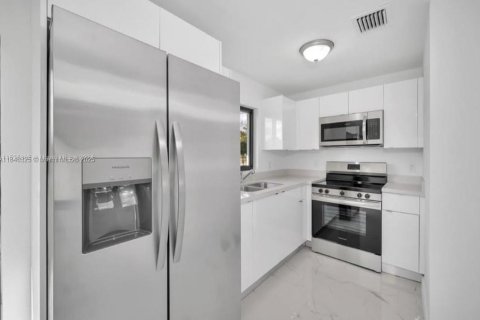 Commercial property in Florida City, Florida № 1828906 - photo 5