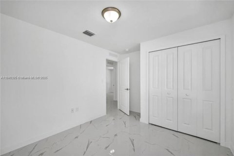 Commercial property in Florida City, Florida № 1828906 - photo 11