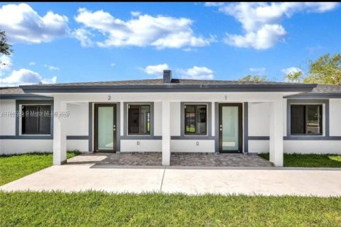 Commercial property in Florida City, Florida № 1828906 - photo 13