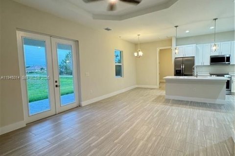 House in Lehigh Acres, Florida 4 bedrooms, 133.69 sq.m. № 2004237 - photo 6