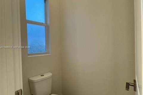 House in Lehigh Acres, Florida 4 bedrooms, 133.69 sq.m. № 2004237 - photo 15