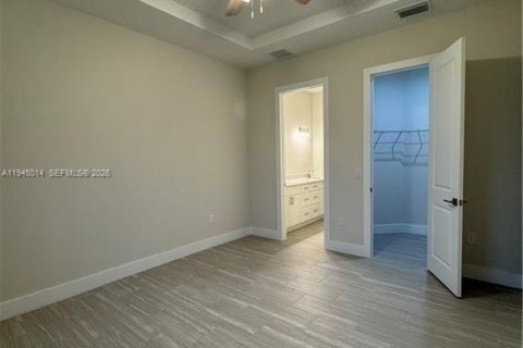 House in Lehigh Acres, Florida 4 bedrooms, 133.69 sq.m. № 2004237 - photo 10