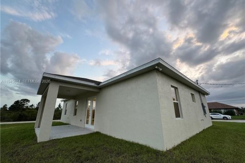 House in Lehigh Acres, Florida 4 bedrooms, 133.69 sq.m. № 2004237 - photo 18