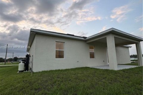 House in Lehigh Acres, Florida 4 bedrooms, 133.69 sq.m. № 2004237 - photo 17