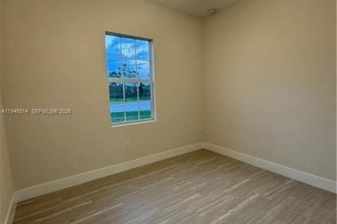 House in Lehigh Acres, Florida 4 bedrooms, 133.69 sq.m. № 2004237 - photo 9