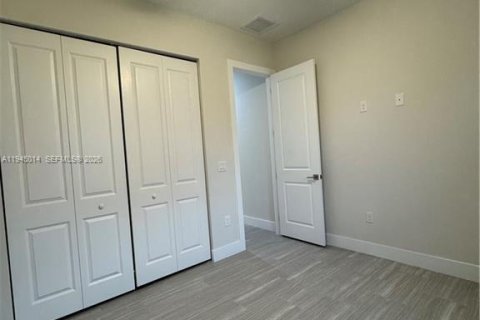 House in Lehigh Acres, Florida 4 bedrooms, 133.69 sq.m. № 2004237 - photo 8