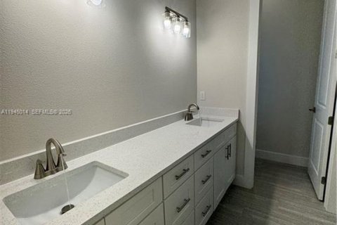 House in Lehigh Acres, Florida 4 bedrooms, 133.69 sq.m. № 2004237 - photo 14