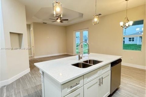 House in Lehigh Acres, Florida 4 bedrooms, 133.69 sq.m. № 2004237 - photo 4