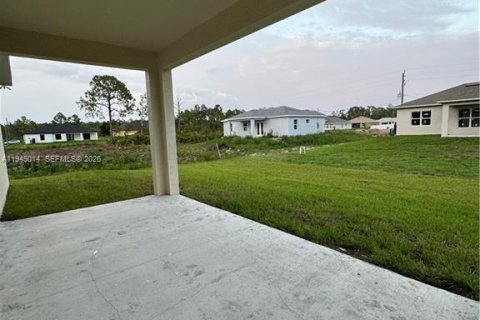 House in Lehigh Acres, Florida 4 bedrooms, 133.69 sq.m. № 2004237 - photo 20