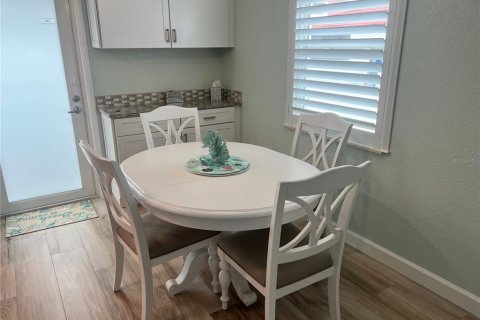 Villa ou maison à louer à Sarasota, Floride: 2 chambres, 87.42 m2 № 2125718 - photo 2