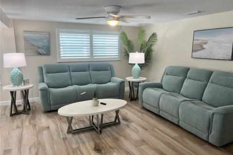 Villa ou maison à louer à Sarasota, Floride: 2 chambres, 87.42 m2 № 2125718 - photo 6