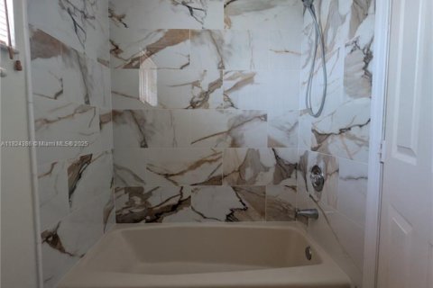 Купить виллу или дом в Хомстед, Флорида 3 спальни, № 1961893 - фото 24