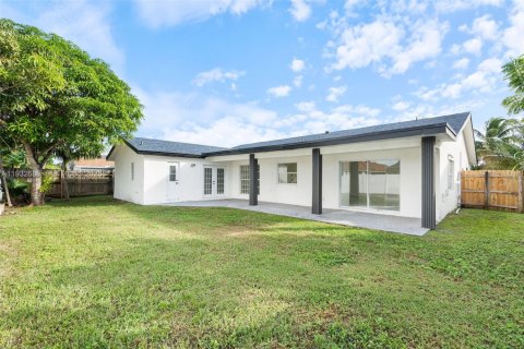 Купить виллу или дом в Лодерхилл, Флорида 3 спальни, 165.92м2, № 1992022 - фото 28