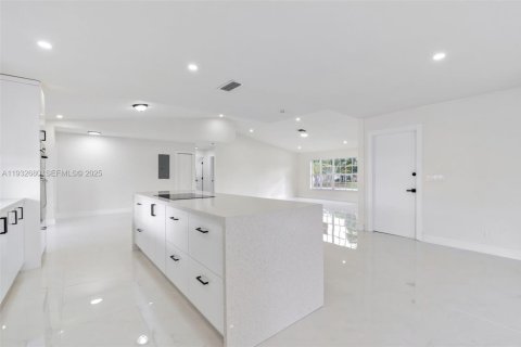 Купить виллу или дом в Лодерхилл, Флорида 3 спальни, 165.92м2, № 1992022 - фото 9