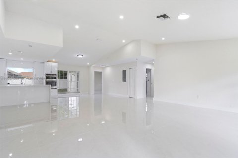 Купить виллу или дом в Лодерхилл, Флорида 3 спальни, 165.92м2, № 1992022 - фото 10