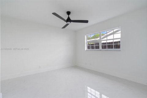 Купить виллу или дом в Лодерхилл, Флорида 3 спальни, 165.92м2, № 1992022 - фото 24