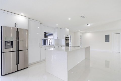 Купить виллу или дом в Лодерхилл, Флорида 3 спальни, 165.92м2, № 1992022 - фото 8