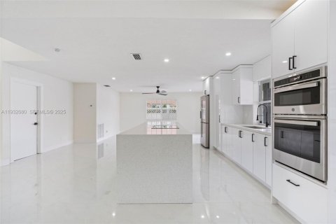 Купить виллу или дом в Лодерхилл, Флорида 3 спальни, 165.92м2, № 1992022 - фото 7