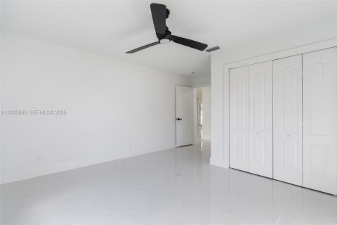 Купить виллу или дом в Лодерхилл, Флорида 3 спальни, 165.92м2, № 1992022 - фото 22