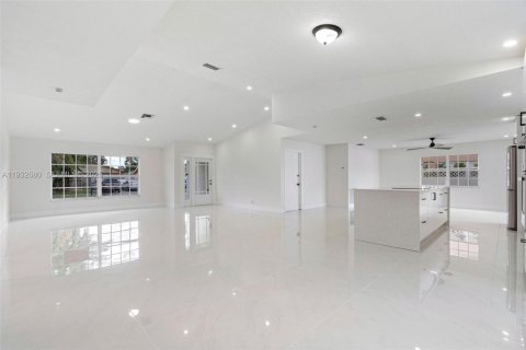 Купить виллу или дом в Лодерхилл, Флорида 3 спальни, 165.92м2, № 1992022 - фото 13