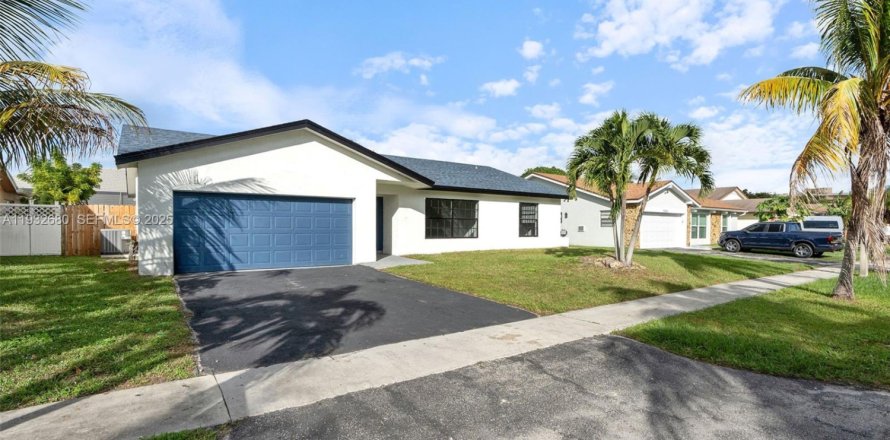 Дом в Лодерхилл, Флорида 3 спальни, 165.92м2 № 1992022