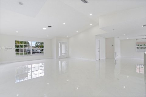 Купить виллу или дом в Лодерхилл, Флорида 3 спальни, 165.92м2, № 1992022 - фото 12