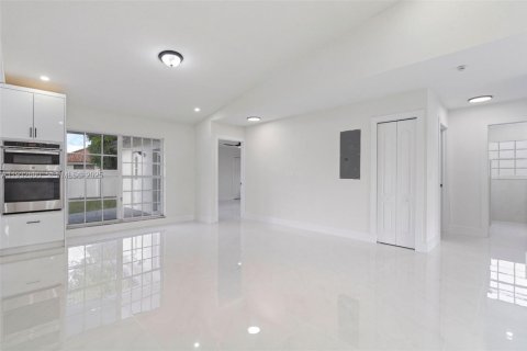 Купить виллу или дом в Лодерхилл, Флорида 3 спальни, 165.92м2, № 1992022 - фото 11