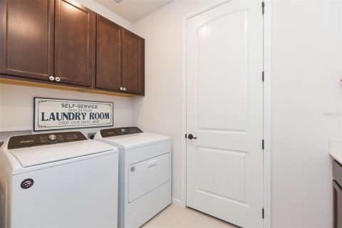 House in Land O' Lakes, Florida 3 bedrooms, 190.82 sq.m. № 1525773 - photo 14