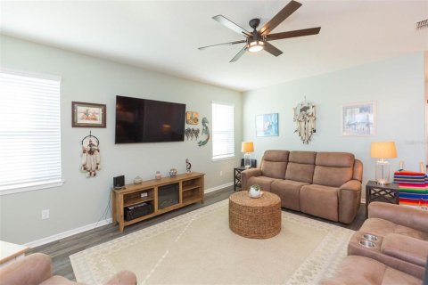 House in Land O' Lakes, Florida 3 bedrooms, 190.82 sq.m. № 1525773 - photo 22