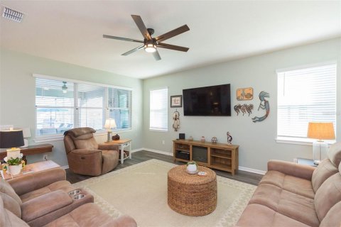 House in Land O' Lakes, Florida 3 bedrooms, 190.82 sq.m. № 1525773 - photo 21