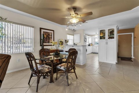 Condo in Bradenton, Florida, 2 bedrooms  № 2150166 - photo 9