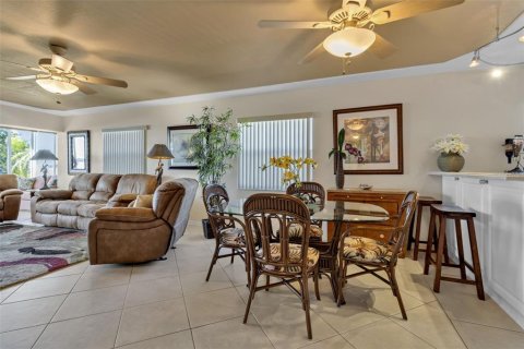 Condo in Bradenton, Florida, 2 bedrooms  № 2150166 - photo 10