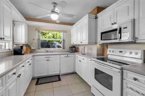 Condo in Bradenton, Florida, 2 bedrooms  № 2150166 - photo 13