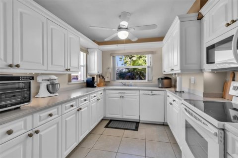 Condo in Bradenton, Florida, 2 bedrooms  № 2150166 - photo 11