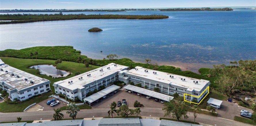 Condo in Bradenton, Florida, 2 bedrooms  № 2150166
