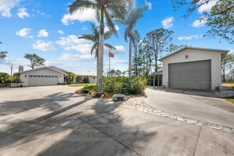 House in Venice, Florida 4 bedrooms, 231.33 sq.m. № 1567381 - photo 2