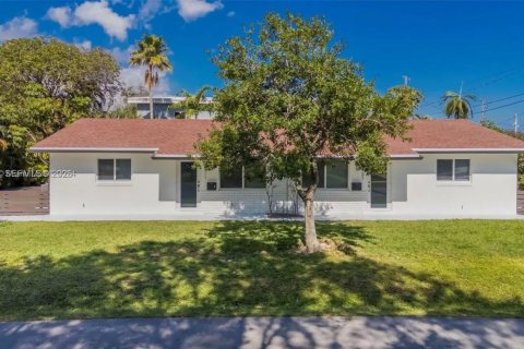 Townhouse in Oakland Park, Florida 2 bedrooms, 90.39 sq.m. № 1982906 - photo 2