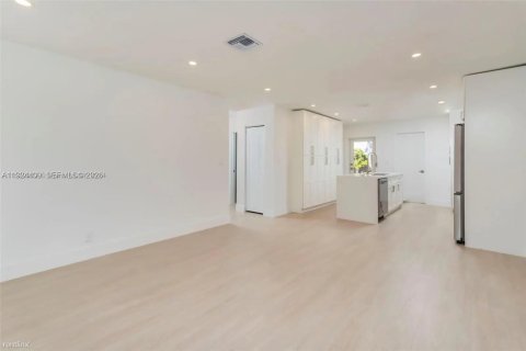 Townhouse in Oakland Park, Florida 2 bedrooms, 90.39 sq.m. № 1982906 - photo 6