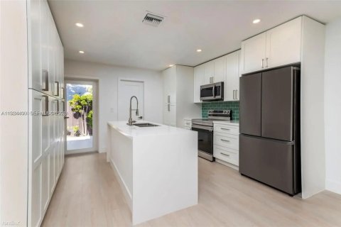 Townhouse in Oakland Park, Florida 2 bedrooms, 90.39 sq.m. № 1982906 - photo 5