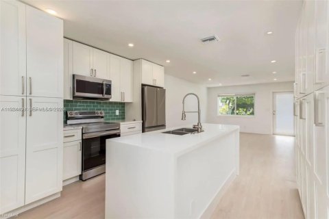 Townhouse in Oakland Park, Florida 2 bedrooms, 90.39 sq.m. № 1982906 - photo 4