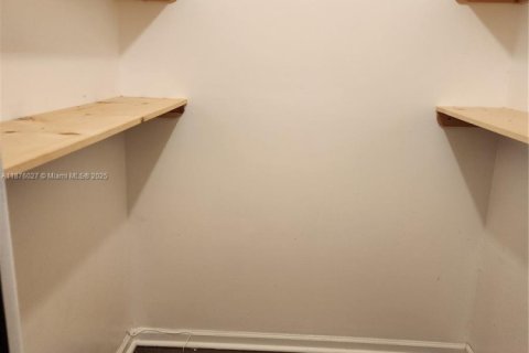 Casa en alquiler en Lauderhill, Florida, 4 dormitorios, 199 m2 № 1926907 - foto 14