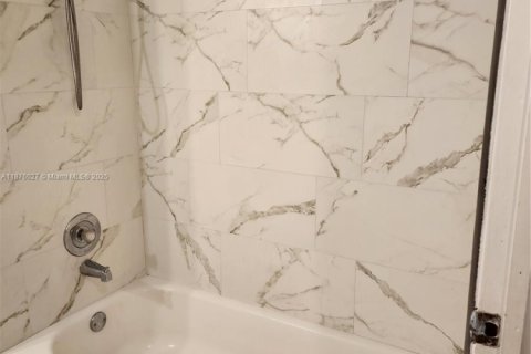 Casa en alquiler en Lauderhill, Florida, 4 dormitorios, 199 m2 № 1926907 - foto 12