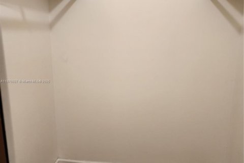 Casa en alquiler en Lauderhill, Florida, 4 dormitorios, 199 m2 № 1926907 - foto 13