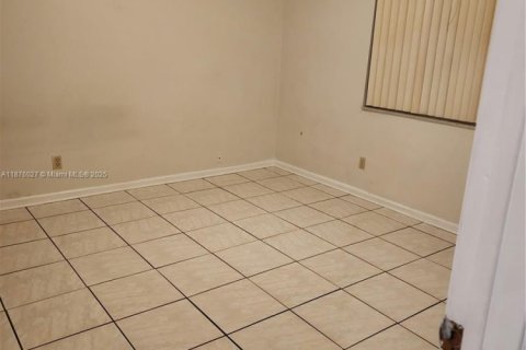 Casa en alquiler en Lauderhill, Florida, 4 dormitorios, 199 m2 № 1926907 - foto 9