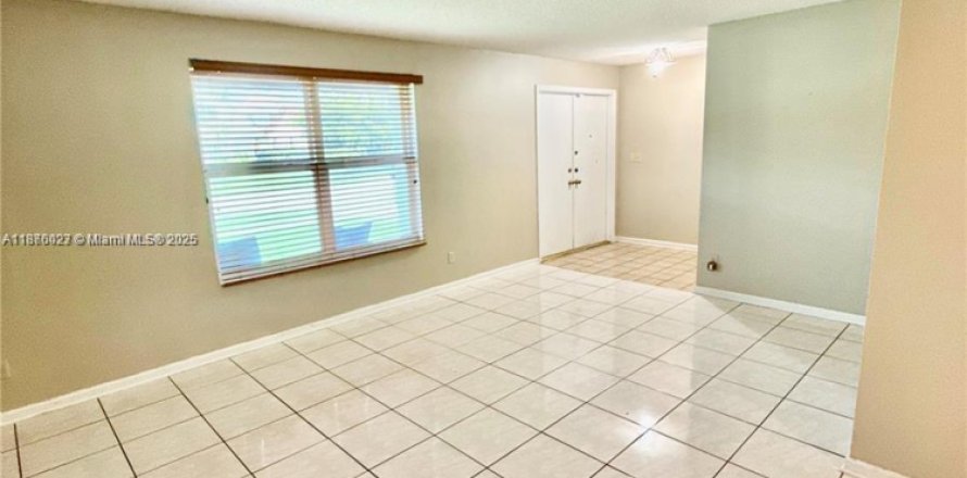 Casa en Lauderhill, Florida 4 dormitorios, 199 m2 № 1926907