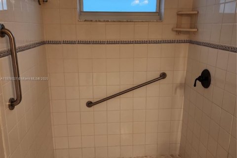 Casa en alquiler en Lauderhill, Florida, 4 dormitorios, 199 m2 № 1926907 - foto 15