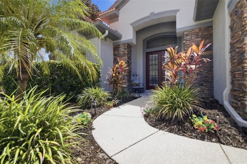 House in New Port Richey, Florida 5 bedrooms, 335.56 sq.m. № 2234434