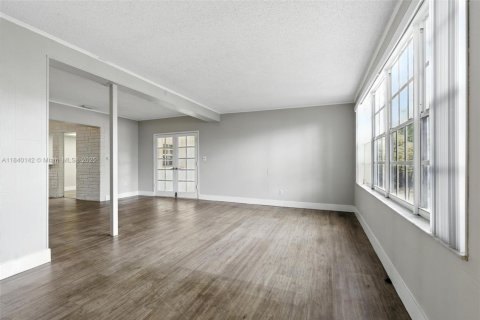 House in Miramar, Florida 4 bedrooms, 207.54 sq.m. № 1834049 - photo 16