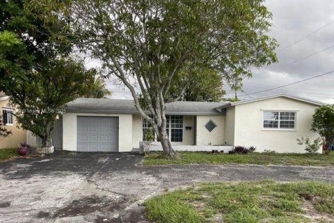 House in Miramar, Florida 4 bedrooms, 207.54 sq.m. № 1834049 - photo 1